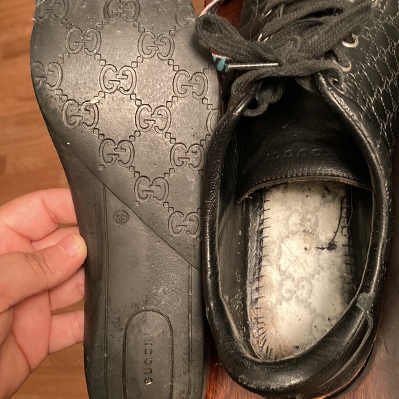 GUCCI | Black Microguccissima Leather Low Top Sneakers - Picture 9 of 9